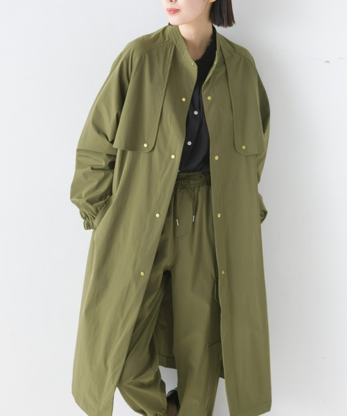 OMNES(オムネス)の「ナイロンストレッチ ガンフラップロングコート(その他アウター・レディース・ベージュ/カーキ/ブラック・FREE)」の3枚目の写真