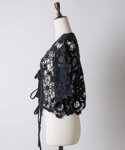 J1U by LA BELLE ETUDE（ジユウバイラベルエチュード）の「オリジナルクロシェニットハーフスリーブカーディガン（カーディガン/ボレロ・レディース・ホワイト/ブルー/ブラック・FREE）」の10枚目の写真