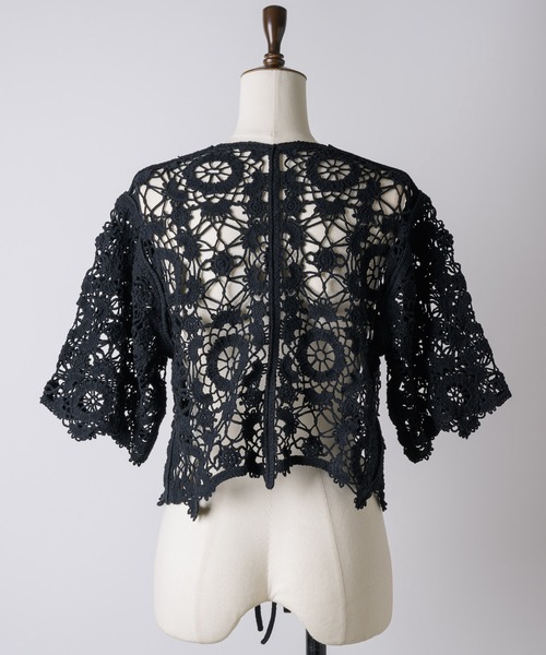 J1U by LA BELLE ETUDE（ジユウバイラベルエチュード）の「オリジナルクロシェニットハーフスリーブカーディガン（カーディガン/ボレロ・レディース・ホワイト/ブルー/ブラック・FREE）」の11枚目の写真