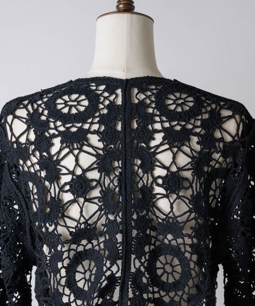 J1U by LA BELLE ETUDE（ジユウバイラベルエチュード）の「オリジナルクロシェニットハーフスリーブカーディガン（カーディガン/ボレロ・レディース・ホワイト/ブルー/ブラック・FREE）」の6枚目の写真