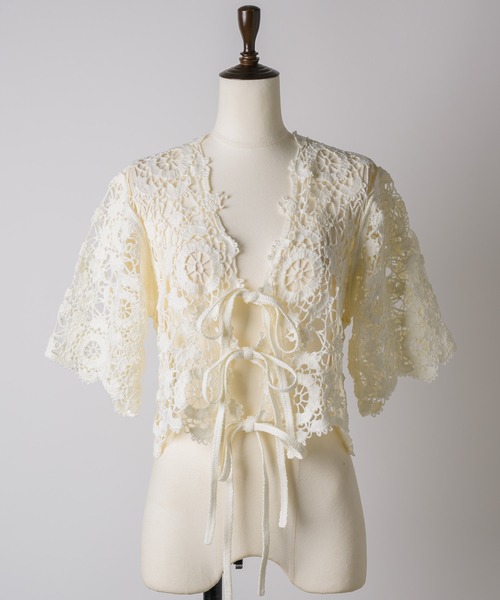 J1U by LA BELLE ETUDE（ジユウバイラベルエチュード）の「オリジナルクロシェニットハーフスリーブカーディガン（カーディガン/ボレロ・レディース・ホワイト/ブルー/ブラック・FREE）」の7枚目の写真