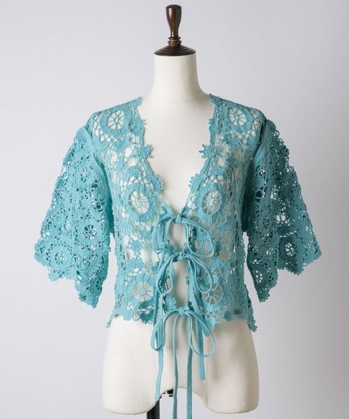 J1U by LA BELLE ETUDE（ジユウバイラベルエチュード）の「オリジナルクロシェニットハーフスリーブカーディガン（カーディガン/ボレロ・レディース・ホワイト/ブルー/ブラック・FREE）」の8枚目の写真