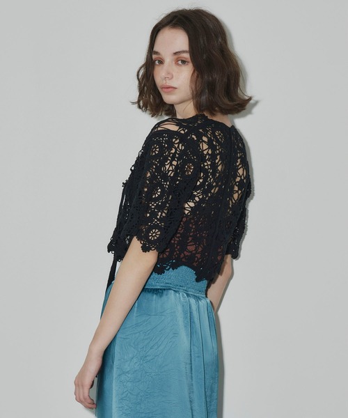 J1U by LA BELLE ETUDE（ジユウバイラベルエチュード）の「オリジナルクロシェニットハーフスリーブカーディガン（カーディガン/ボレロ・レディース・ホワイト/ブルー/ブラック・FREE）」の13枚目の写真