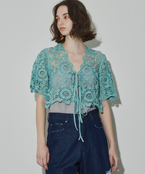 J1U by LA BELLE ETUDE（ジユウバイラベルエチュード）の「オリジナルクロシェニットハーフスリーブカーディガン（カーディガン/ボレロ・レディース・ホワイト/ブルー/ブラック・FREE）」の18枚目の写真