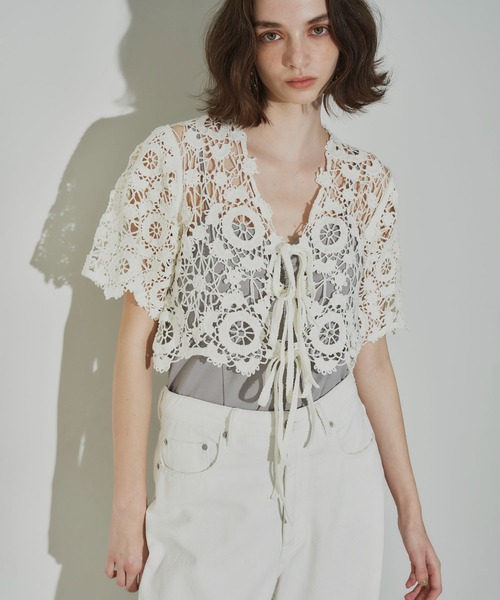 J1U by LA BELLE ETUDE（ジユウバイラベルエチュード）の「オリジナルクロシェニットハーフスリーブカーディガン（カーディガン/ボレロ・レディース・ホワイト/ブルー/ブラック・FREE）」の19枚目の写真