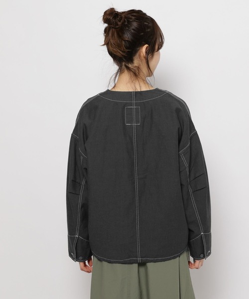 niko and...（ニコアンド）の「オックスVネックブルゾン（ブルゾン・レディース・スモーク/サックスブルー/ナチュラル・MEDIUM/BIG(L)）」の15枚目の写真