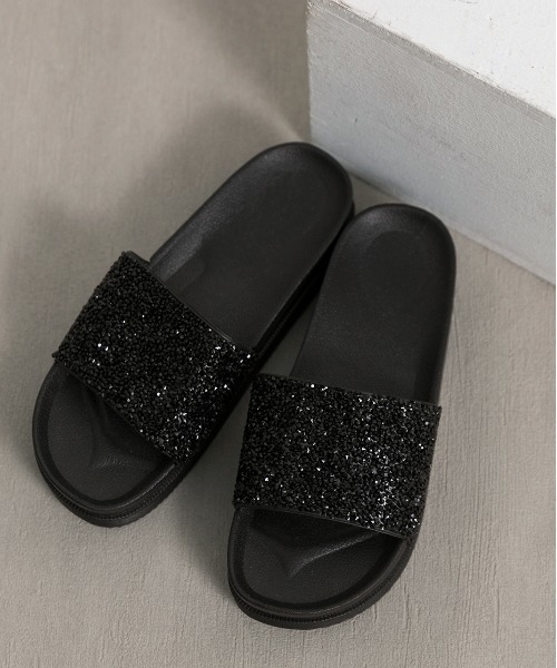 ad thie(アドティエ)の「ボリュームソール グリッターサンダル(サンダル・レディース・シルバー/ブラック・LARGE/MEDIUM)」の21枚目の写真