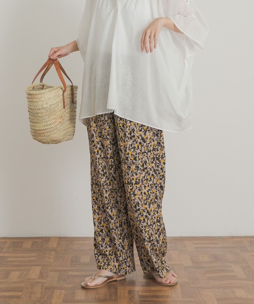 URBAN RESEARCH DOORS（アーバンリサーチドアーズ）の「『接触冷感/吸水速乾/イージーケア』フラワープリントドライタッチリラックスパンツ（その他パンツ・レディース・ブルー系その他/ベージュ系その他・MEDIUM）」の7枚目の写真