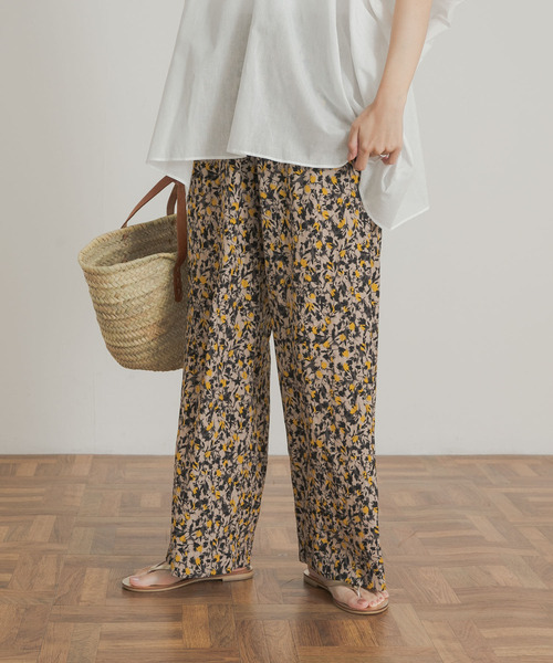 URBAN RESEARCH DOORS（アーバンリサーチドアーズ）の「『接触冷感/吸水速乾/イージーケア』フラワープリントドライタッチリラックスパンツ（その他パンツ・レディース・ブルー系その他/ベージュ系その他・MEDIUM）」の8枚目の写真