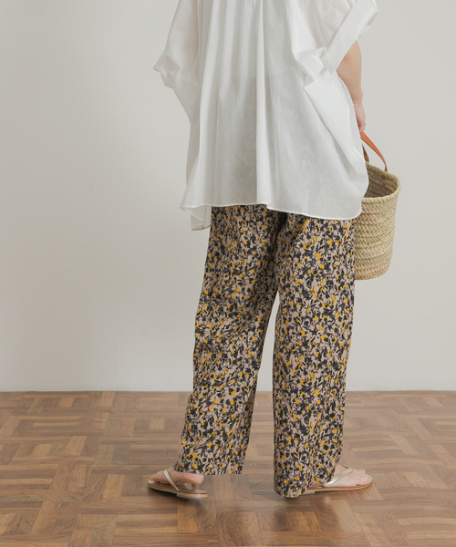 URBAN RESEARCH DOORS（アーバンリサーチドアーズ）の「『接触冷感/吸水速乾/イージーケア』フラワープリントドライタッチリラックスパンツ（その他パンツ・レディース・ブルー系その他/ベージュ系その他・MEDIUM）」の10枚目の写真