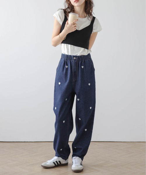 SUGAR BISKET(シュガービスケット)の「ハートorフラワー刺繍ワイドデニム(デニムパンツ・レディース・ブルー系その他/ブラック系その他/ブルー系その他2/ブラック系その他2・フリー)」の6枚目の写真