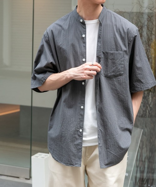 FORK&SPOON(フォークアンドスプーン)の「FORK&SPOON シアサッカーストライプバンドカラーシャツ(シャツ/ブラウス・メンズ・ブルー系その他/グレー系その他・4/5)」の1枚目の写真