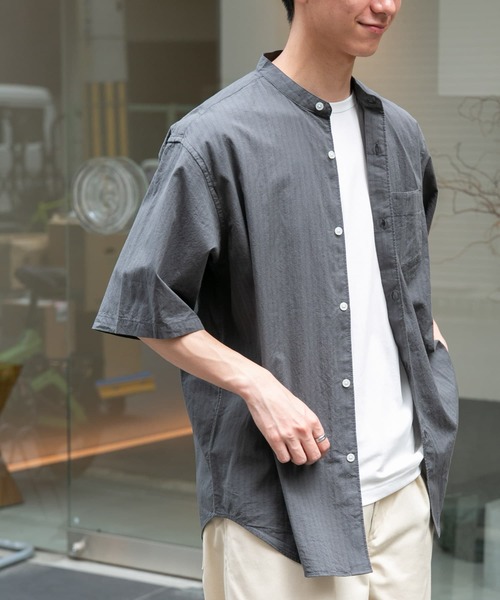 FORK&SPOON(フォークアンドスプーン)の「FORK&SPOON シアサッカーストライプバンドカラーシャツ(シャツ/ブラウス・メンズ・ブルー系その他/グレー系その他・4/5)」の10枚目の写真