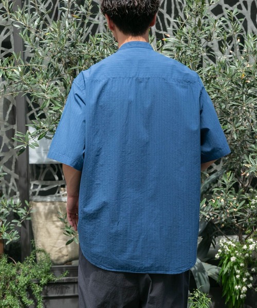 FORK&SPOON(フォークアンドスプーン)の「FORK&SPOON シアサッカーストライプバンドカラーシャツ(シャツ/ブラウス・メンズ・ブルー系その他/グレー系その他・4/5)」の21枚目の写真