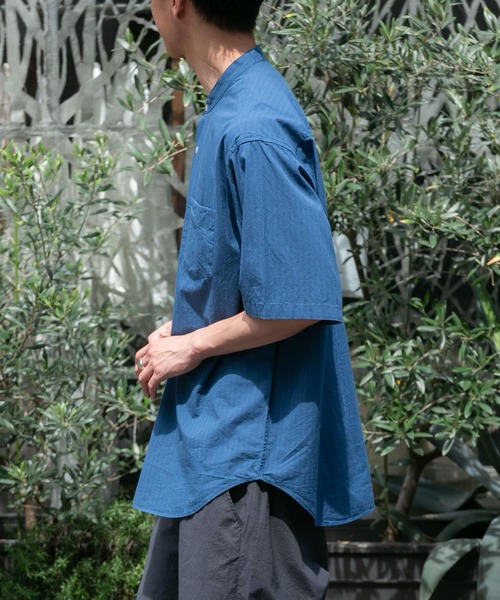 FORK&SPOON(フォークアンドスプーン)の「FORK&SPOON シアサッカーストライプバンドカラーシャツ(シャツ/ブラウス・メンズ・ブルー系その他/グレー系その他・4/5)」の20枚目の写真