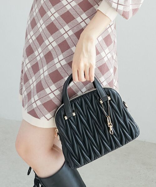 MAJESTIC LEGON（マジェスティックレゴン）の「チャームセットキルティングバッグ（ショルダーバッグ・レディース・キャメル/ピンク/ブラック/アイボリー/グレイッシュベージュ・FREE）」の22枚目の写真
