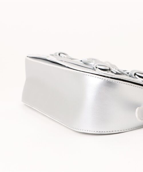 SPINNS（スピンズ）の「丸バックル 合皮ハンドバッグ（ハンドバッグ・レディース・ブラック/シルバー・ONESIZE）」の15枚目の写真