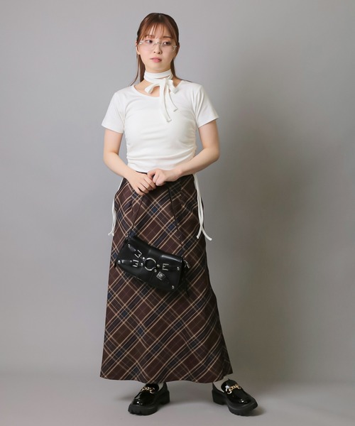 SPINNS（スピンズ）の「丸バックル 合皮ハンドバッグ（ハンドバッグ・レディース・ブラック/シルバー・ONESIZE）」の8枚目の写真