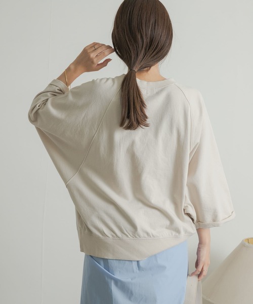 URBAN RESEARCH DOORS（アーバンリサーチドアーズ）の「ミニ裏毛BIGスリーブロゴプルオーバー（Tシャツ/カットソー・レディース・グレー/ライトベージュ/スミクロ・MEDIUM）」の6枚目の写真