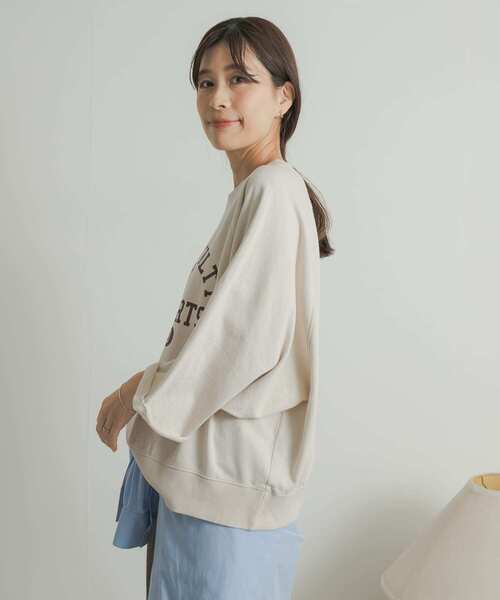 URBAN RESEARCH DOORS（アーバンリサーチドアーズ）の「ミニ裏毛BIGスリーブロゴプルオーバー（Tシャツ/カットソー・レディース・グレー/ライトベージュ/スミクロ・MEDIUM）」の12枚目の写真