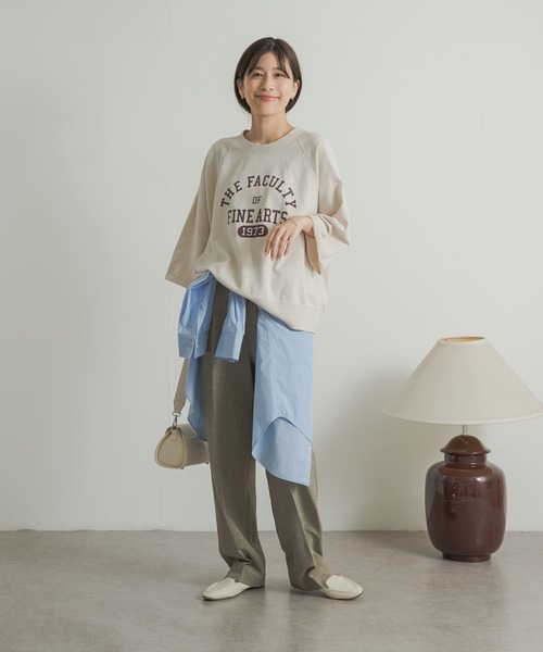 URBAN RESEARCH DOORS（アーバンリサーチドアーズ）の「ミニ裏毛BIGスリーブロゴプルオーバー（Tシャツ/カットソー・レディース・グレー/ライトベージュ/スミクロ・MEDIUM）」の15枚目の写真