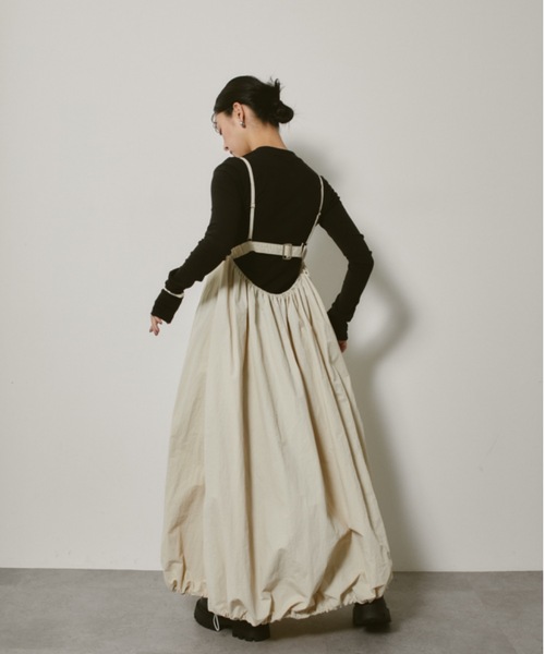 DRWCYS（ドロシーズ）の「バルーンボリュームキャミワンピース（ワンピース・レディース・ブラック/アイボリー・FREE）」の2枚目の写真