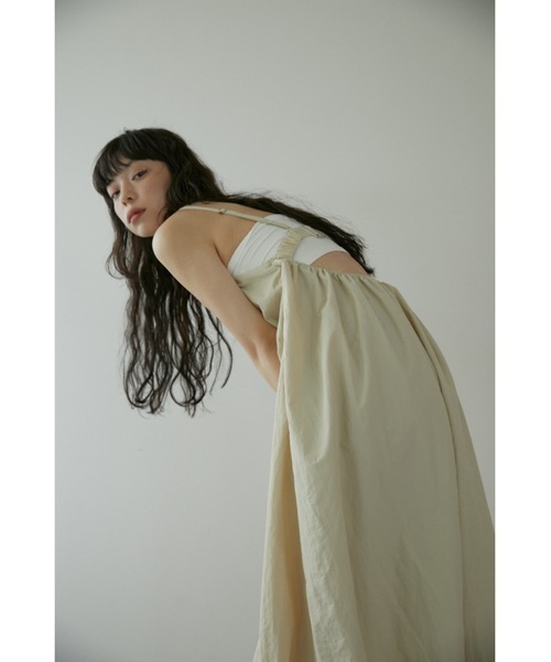 DRWCYS（ドロシーズ）の「バルーンボリュームキャミワンピース（ワンピース・レディース・ブラック/アイボリー・FREE）」の19枚目の写真