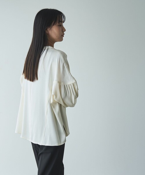 RONEL（ロネル）の「【RONEL】ワッシャーサテンドルマンブラウス（シャツ/ブラウス・レディース・オフホワイト/ネイビー・FREE）」の7枚目の写真