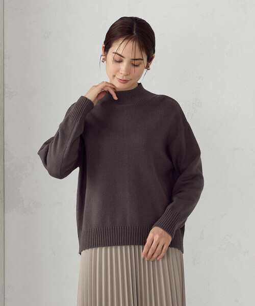 COMME CA ISM(コムサイズム)の「バックスリット ハイネックニット(ニット/セーター・レディース・ベージュ/ネイビー/モカ・MEDIUM/LARGE)」の11枚目の写真