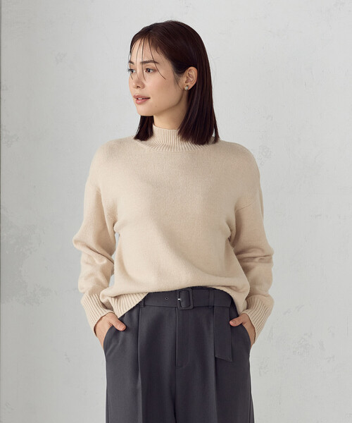 COMME CA ISM(コムサイズム)の「バックスリット ハイネックニット(ニット/セーター・レディース・ベージュ/ネイビー/モカ・MEDIUM/LARGE)」の17枚目の写真