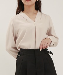 マルチファンクション Vネックパールブラウス