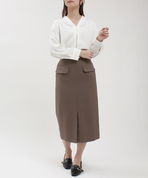 TRUDEA(トルディア)の「マルチファンクション Vネックパールブラウス(シャツ/ブラウス・レディース・ホワイト/ネイビー/グレイッシュベージュ/ピンクベージュ・SMALL/MEDIUM/LARGE)」の9枚目の写真