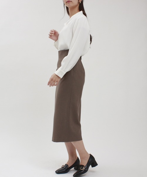 TRUDEA(トルディア)の「マルチファンクション Vネックパールブラウス(シャツ/ブラウス・レディース・ホワイト/ネイビー/グレイッシュベージュ/ピンクベージュ・SMALL/MEDIUM/LARGE)」の10枚目の写真