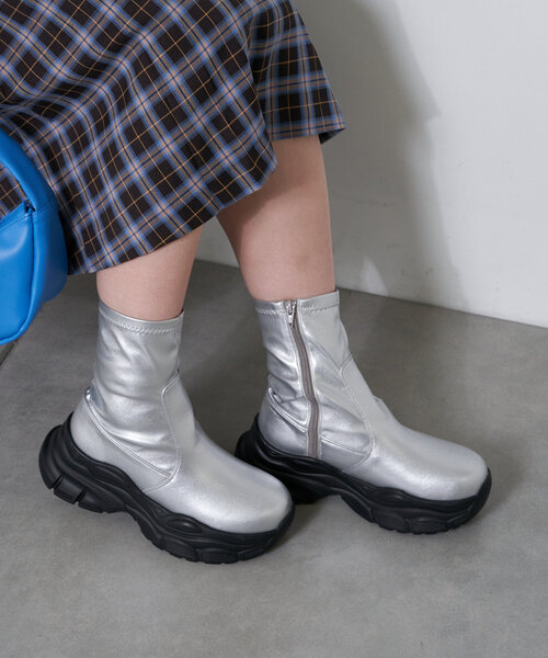 CIAOPANIC（チャオパニック）の「スニーカーソールミドルブーツ（ブーツ・レディース・ブラック/シルバー・SMALL/MEDIUM/LARGE）」の11枚目の写真