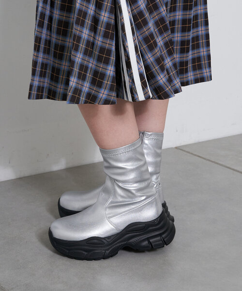 CIAOPANIC（チャオパニック）の「スニーカーソールミドルブーツ（ブーツ・レディース・ブラック/シルバー・SMALL/MEDIUM/LARGE）」の13枚目の写真