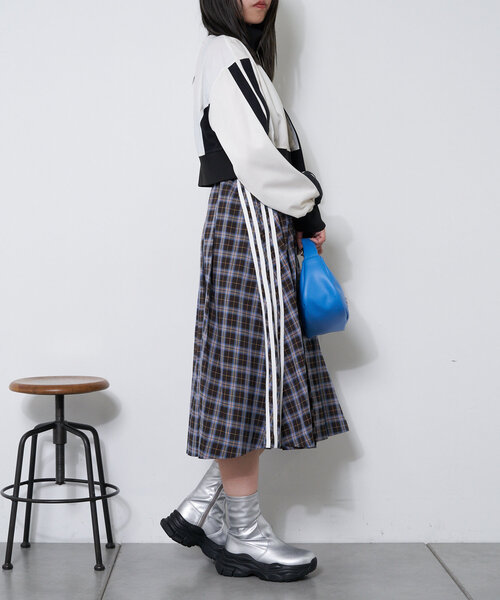 CIAOPANIC（チャオパニック）の「スニーカーソールミドルブーツ（ブーツ・レディース・ブラック/シルバー・SMALL/MEDIUM/LARGE）」の17枚目の写真