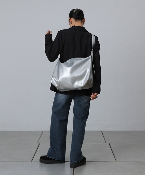 COLONY 2139(コロニートゥーワンスリーナイン)の「ソフトレクタングルバッグ(ショルダーバッグ・レディース・ブラック/シルバー・FREE)」の16枚目の写真