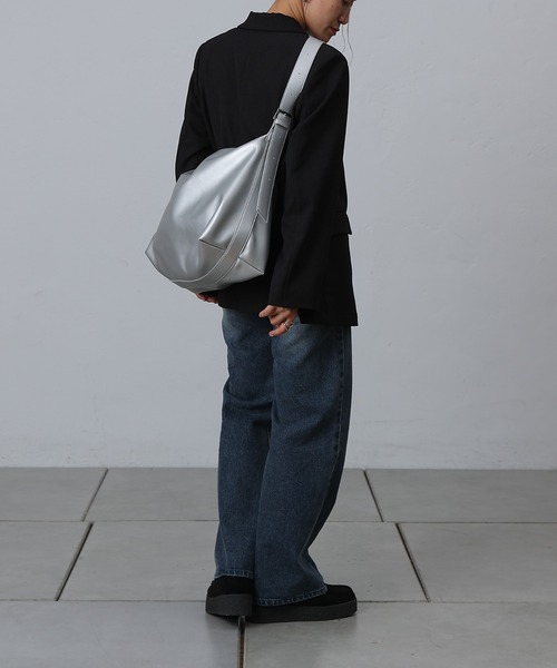 COLONY 2139(コロニートゥーワンスリーナイン)の「ソフトレクタングルバッグ(ショルダーバッグ・レディース・ブラック/シルバー・FREE)」の17枚目の写真