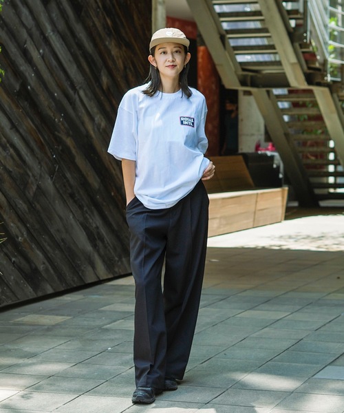 roial(ロイアル)の「DESIGN TEE/ROIAL(ロイアル)ワンポイントブランドロゴ半袖Tシャツ(Tシャツ/カットソー・レディース・ホワイト/カーキ・LARGE/MEDIUM)」の6枚目の写真