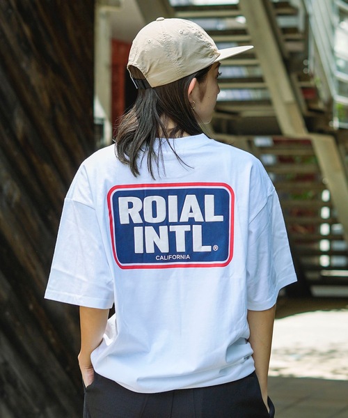 roial(ロイアル)の「DESIGN TEE/ROIAL(ロイアル)ワンポイントブランドロゴ半袖Tシャツ(Tシャツ/カットソー・レディース・ホワイト/カーキ・LARGE/MEDIUM)」の4枚目の写真