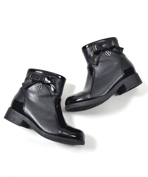 BeBe（ベベ）の「エナメル切り替えリボンモチーフショートブーツ (16~21cm)（ブーツ・キッズ・ベージュ/ブラック・18.0cm/19.0cm/20.0cm/21.0cm/16.0cm/17.0cm）」の11枚目の写真