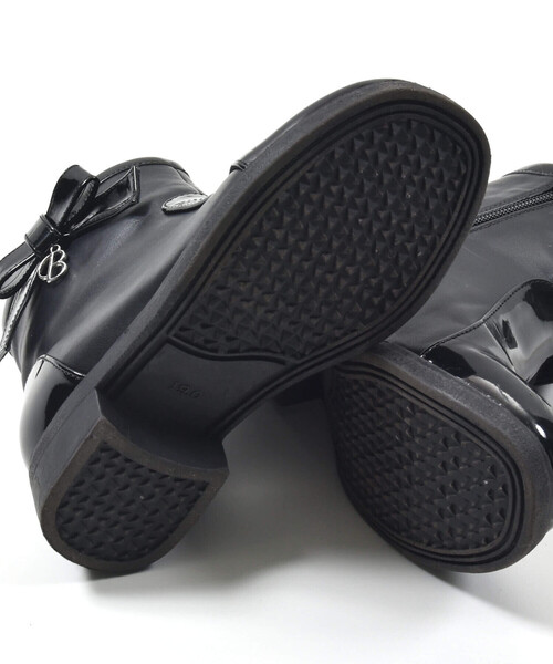 BeBe（ベベ）の「エナメル切り替えリボンモチーフショートブーツ (16~21cm)（ブーツ・キッズ・ベージュ/ブラック・18.0cm/19.0cm/20.0cm/21.0cm/16.0cm/17.0cm）」の12枚目の写真