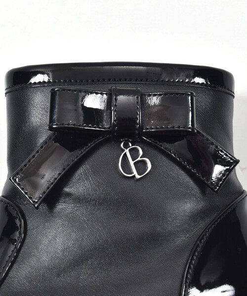 BeBe（ベベ）の「エナメル切り替えリボンモチーフショートブーツ (16~21cm)（ブーツ・キッズ・ベージュ/ブラック・18.0cm/19.0cm/20.0cm/21.0cm/16.0cm/17.0cm）」の14枚目の写真