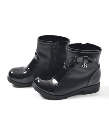 BeBe（ベベ）の「エナメル切り替えリボンモチーフショートブーツ (16~21cm)（ブーツ・キッズ）」