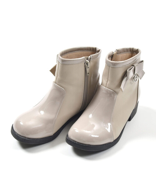BeBe（ベベ）の「エナメル切り替えリボンモチーフショートブーツ (16~21cm)（ブーツ・キッズ・ベージュ/ブラック・18.0cm/19.0cm/20.0cm/21.0cm/16.0cm/17.0cm）」の15枚目の写真