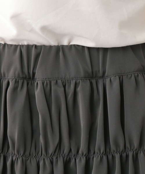 LEPSIM(レプシィム)の「無地シャーリングスカート2 147554(スカート・レディース・アイボリー/チャコールグレー・FREE)」の18枚目の写真