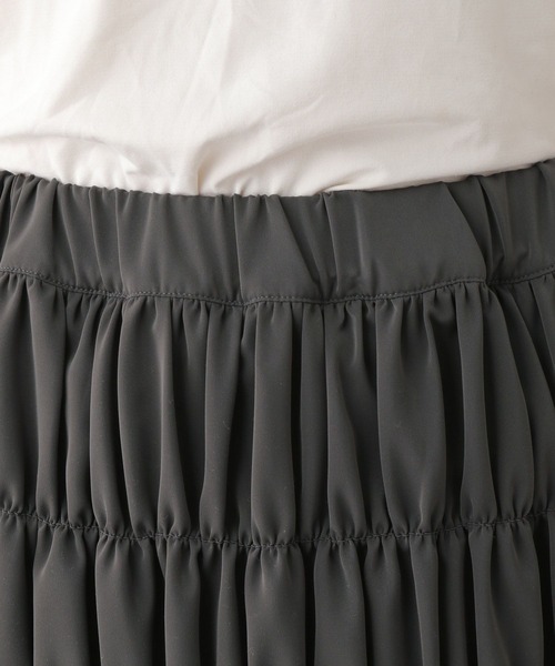 LEPSIM(レプシィム)の「無地シャーリングスカート2 147554(スカート・レディース・アイボリー/チャコールグレー・FREE)」の20枚目の写真