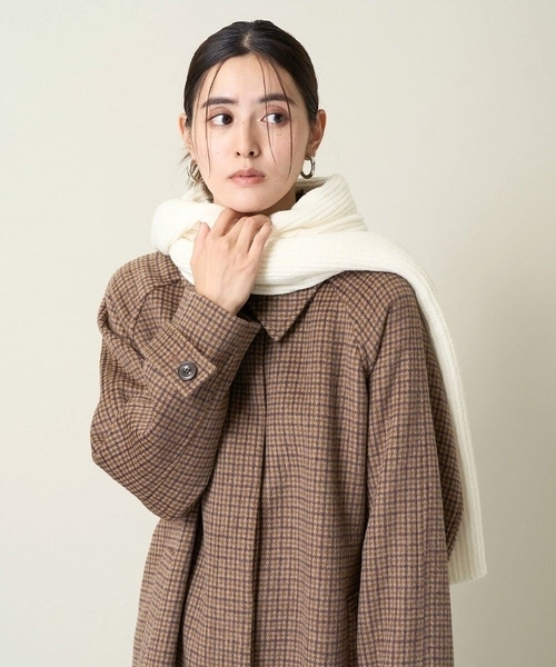 a.v.v(アーヴェヴェ)の「リブニットマフラー(マフラー・レディース・アイボリー/チャコールグレー/ベージュ・38)」の4枚目の写真