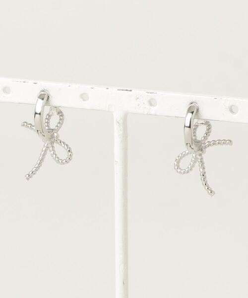 poiregnee（ポワニェ）の「［select］リボンピアス（ピアス（両耳用）・レディース・シルバー・FREE）」の3枚目の写真