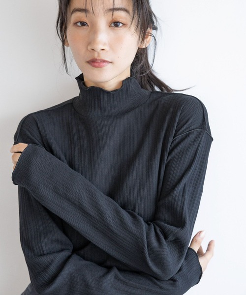 LOWRYS FARM（ローリーズファーム）の「リブメロータートル　250173（Tシャツ/カットソー・レディース・ブラック/アイボリー/ホワイト×ブラック・FREE）」の8枚目の写真